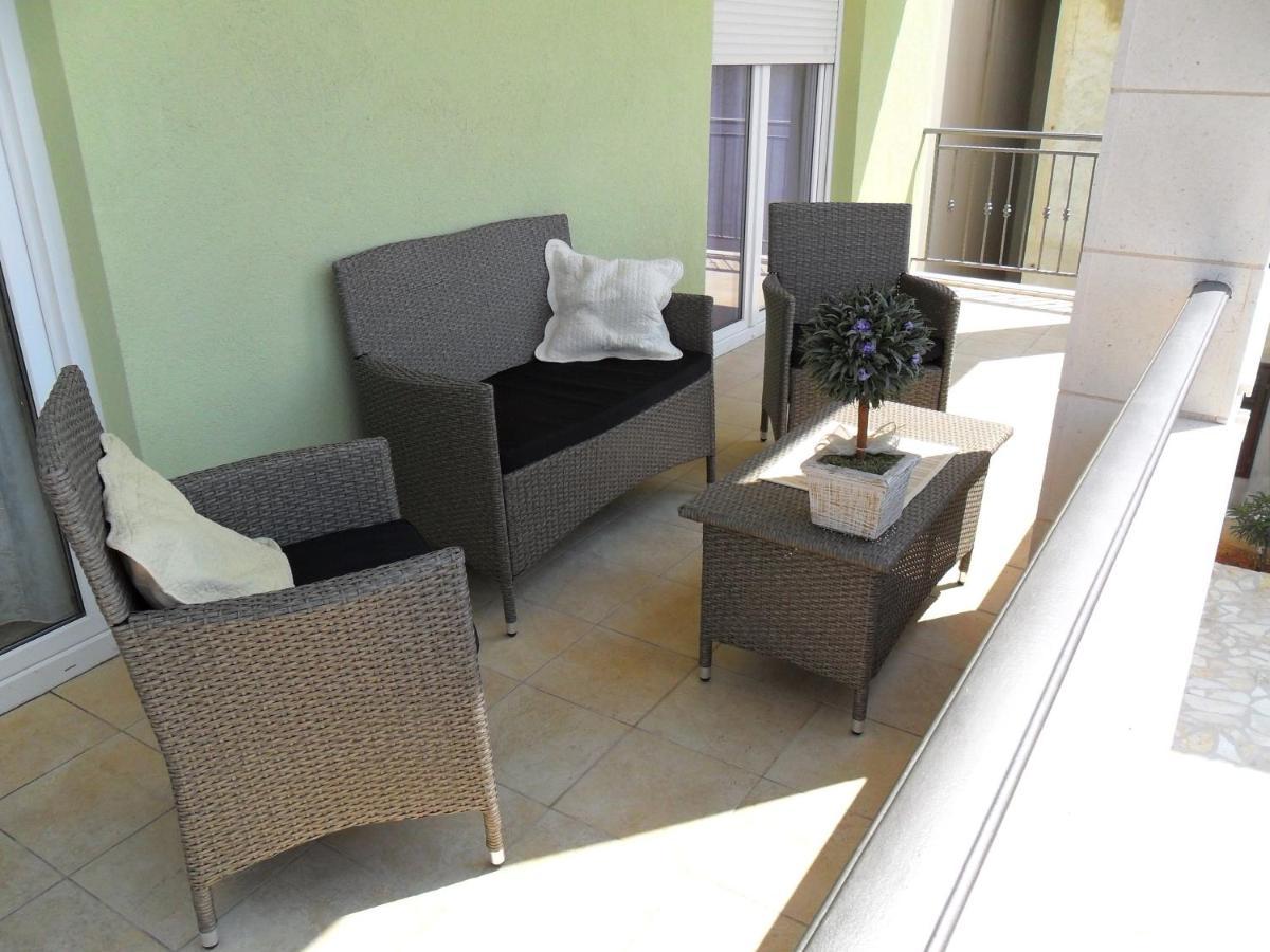 Apartments Maras Примоштен Экстерьер фото