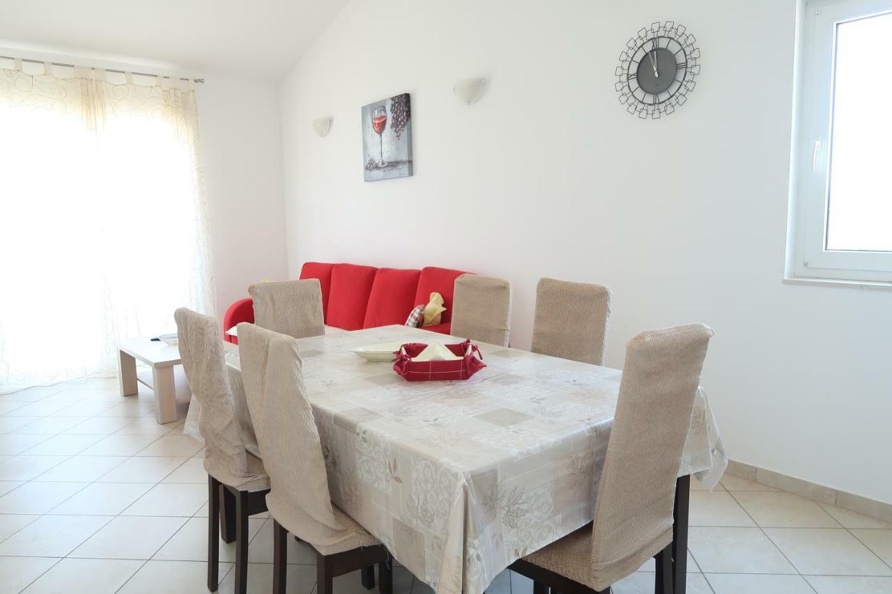 Apartments Maras Примоштен Экстерьер фото