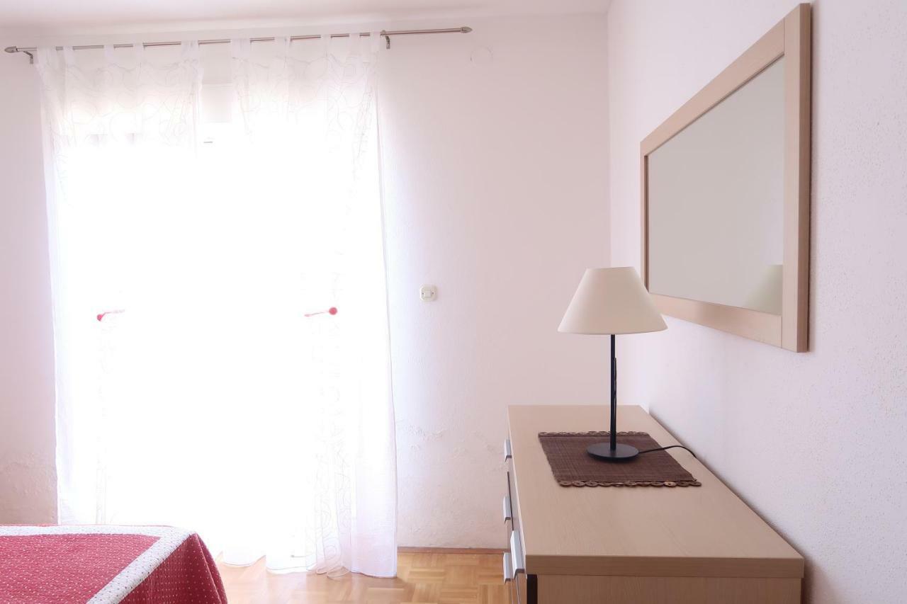 Apartments Maras Примоштен Экстерьер фото