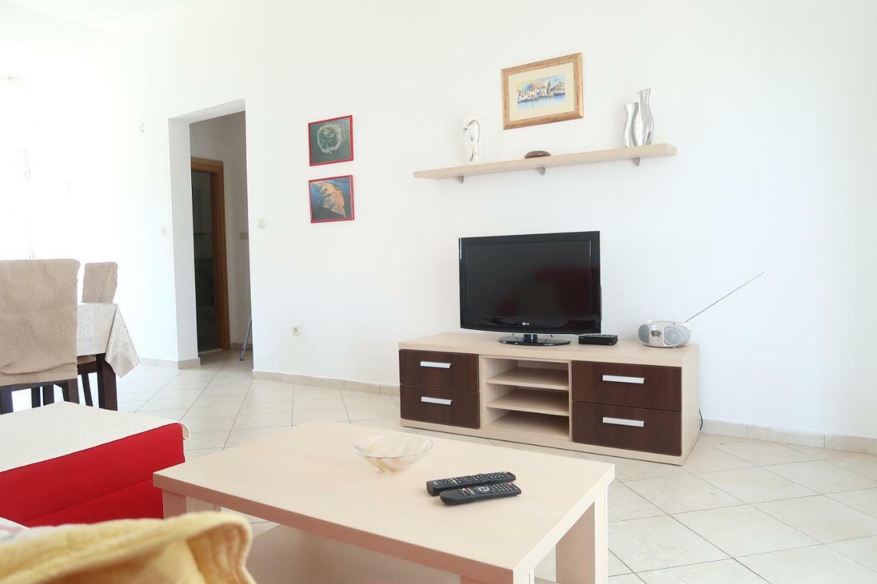 Apartments Maras Примоштен Экстерьер фото