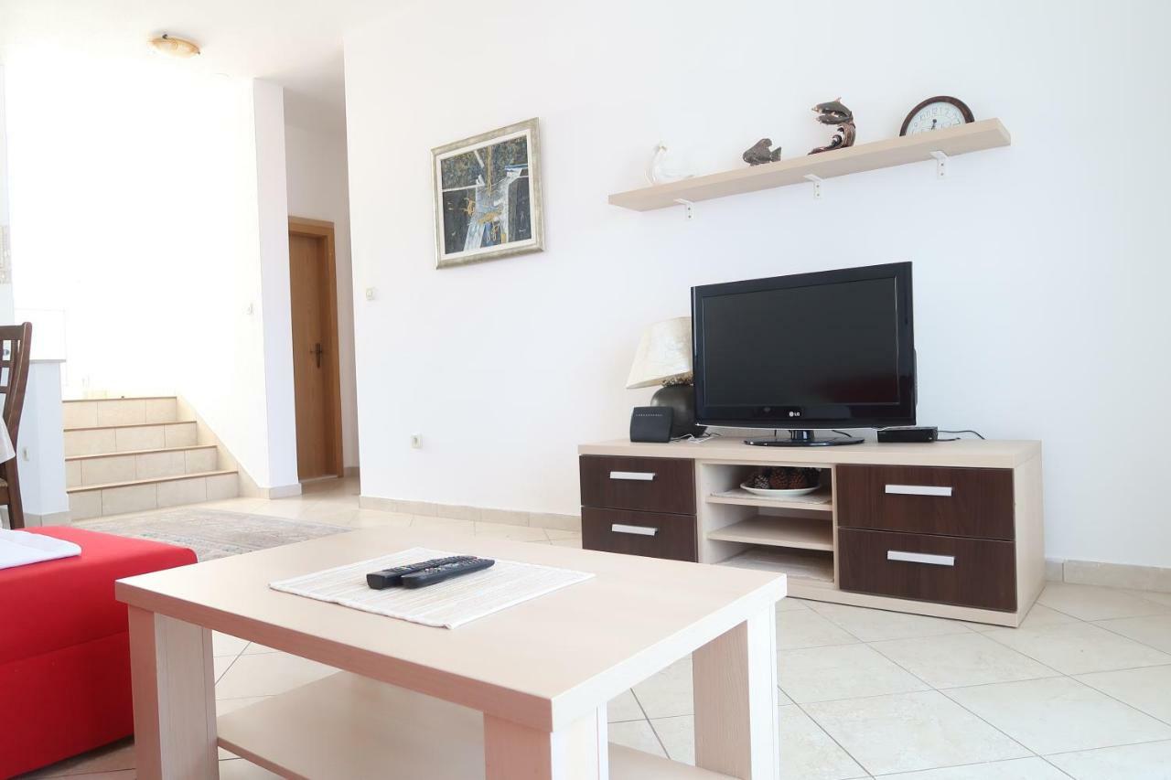 Apartments Maras Примоштен Экстерьер фото