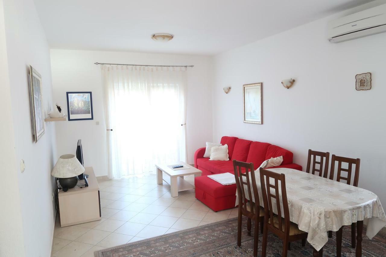 Apartments Maras Примоштен Экстерьер фото