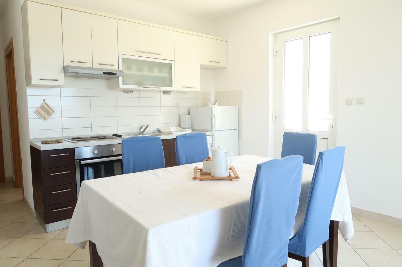 Apartments Maras Примоштен Экстерьер фото