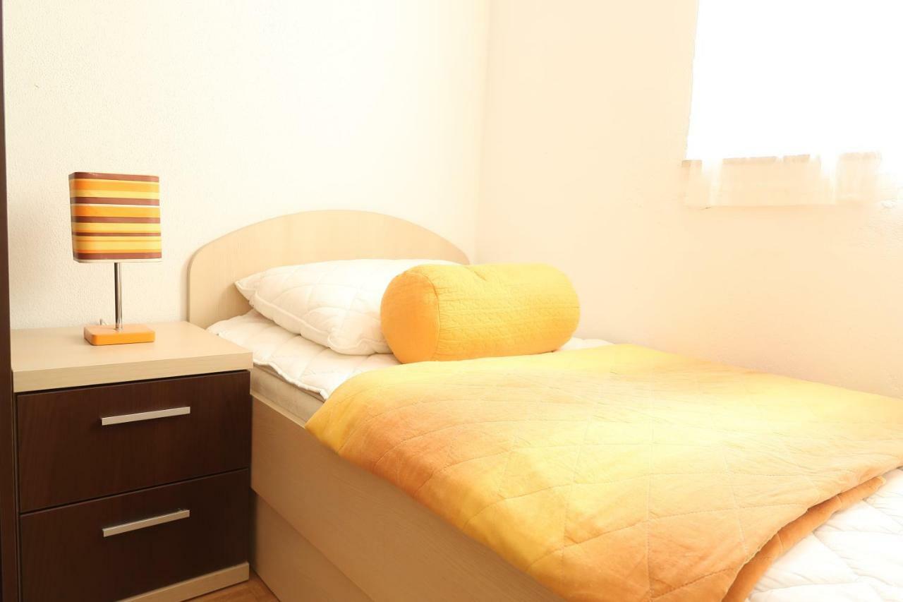 Apartments Maras Примоштен Экстерьер фото