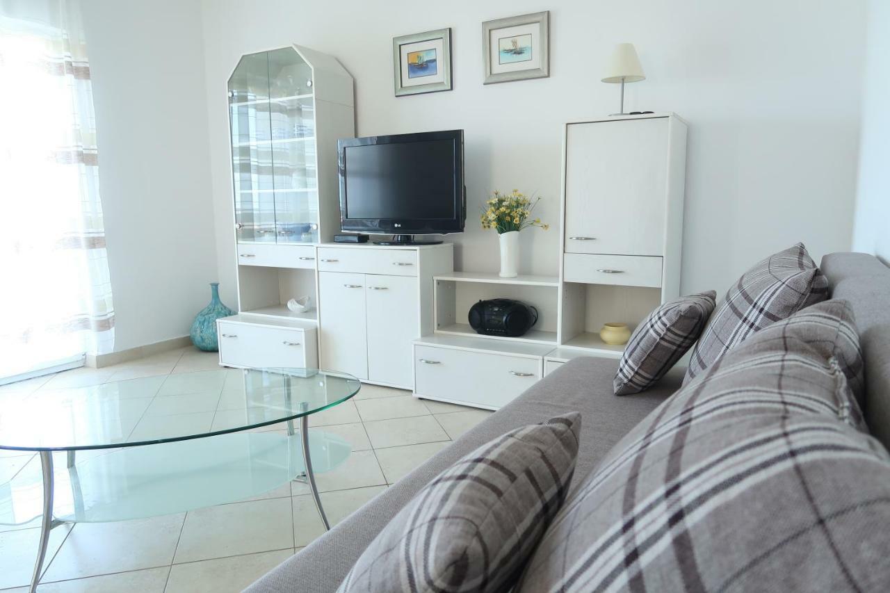 Apartments Maras Примоштен Экстерьер фото