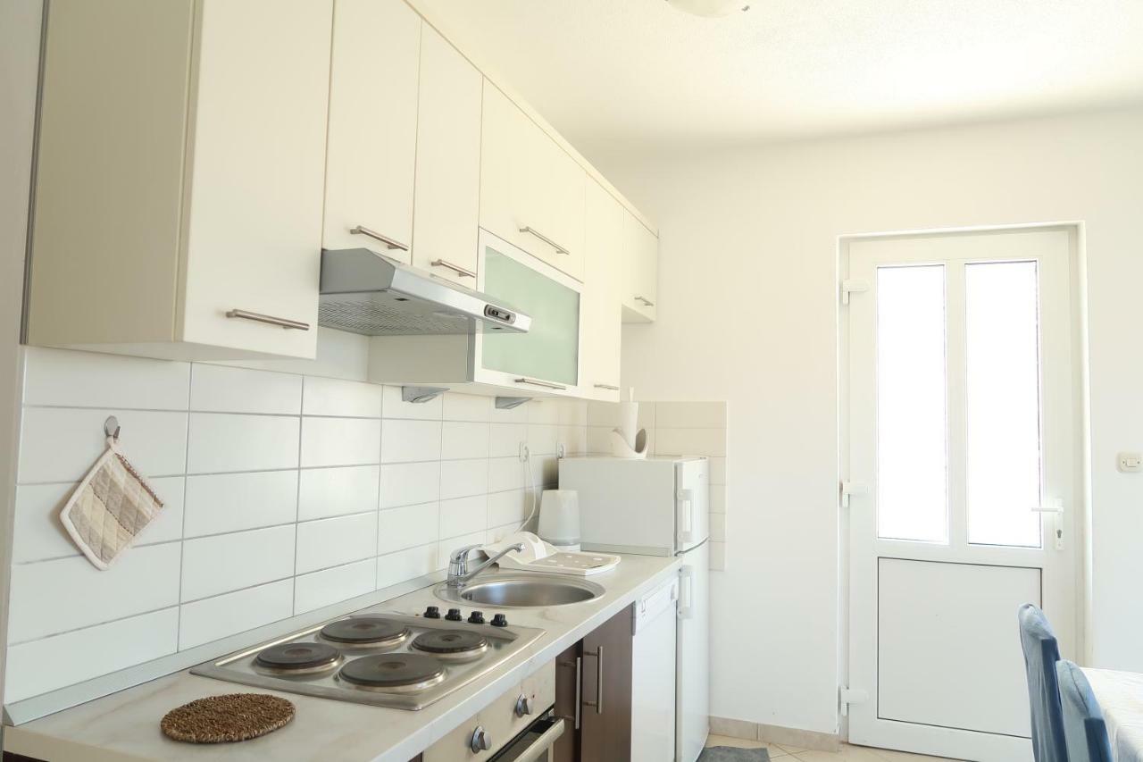 Apartments Maras Примоштен Экстерьер фото